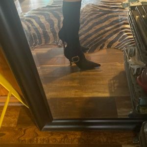 BCBG girl 9.5 Pointy toe, stretch, buckled, healed, black boot…cool.
